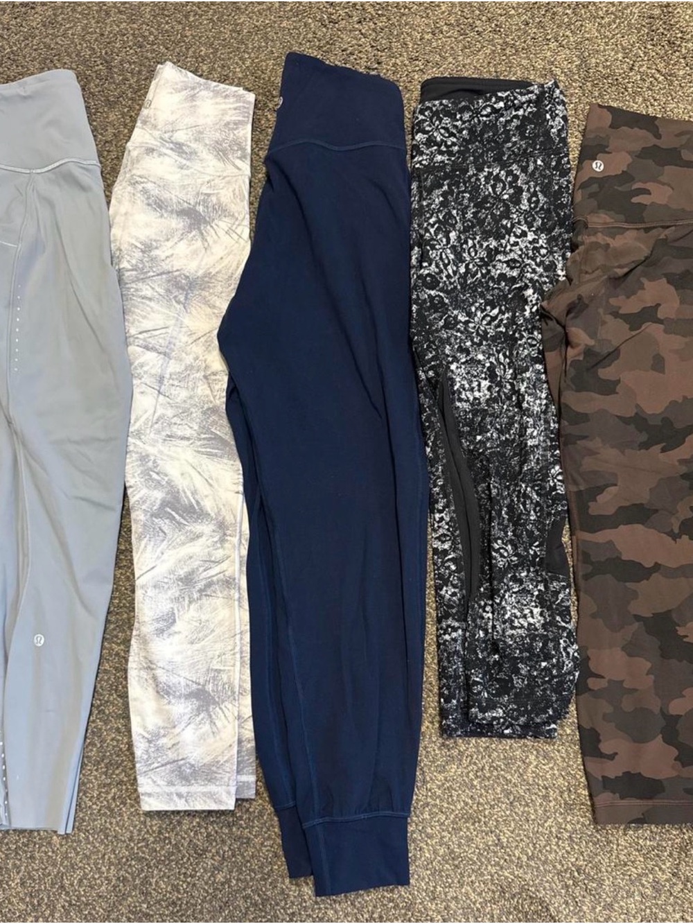 lululemon - bundle of four leggings and one navy jogger